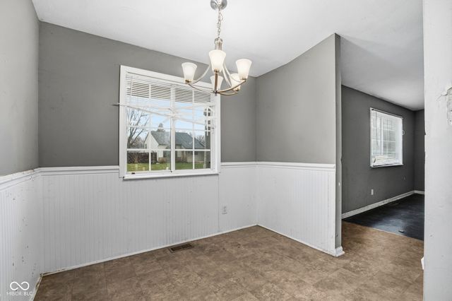 132 Country Wood Drive, Whiteland, IN 46184