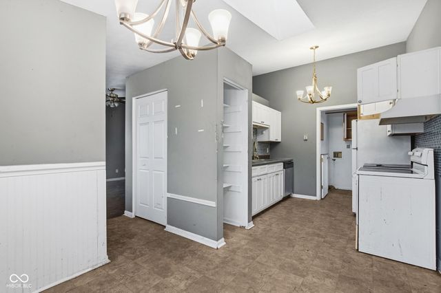 132 Country Wood Drive, Whiteland, IN 46184