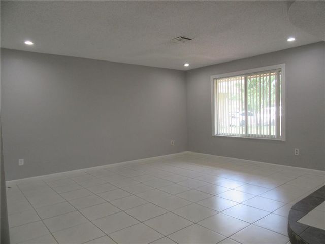 4100 NW 110th Avenue S, Coral Springs, FL 33065