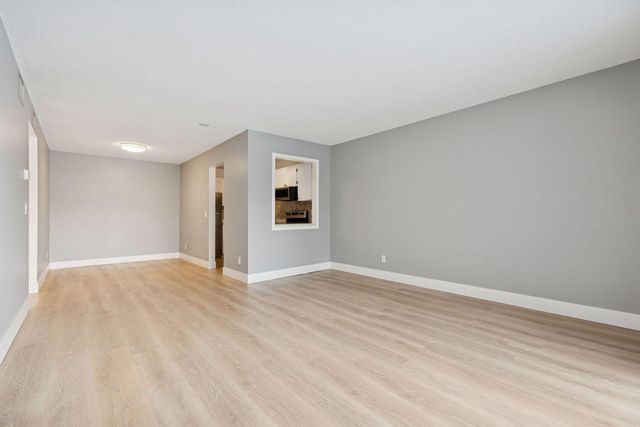 4120 Parklawn Avenue 228, Edina, MN 55435