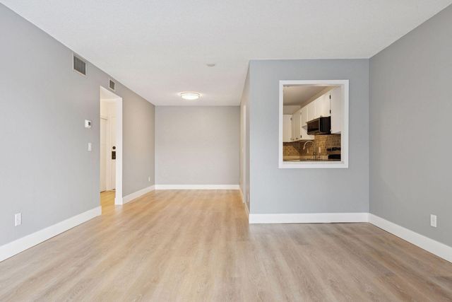 4120 Parklawn Avenue 228, Edina, MN 55435