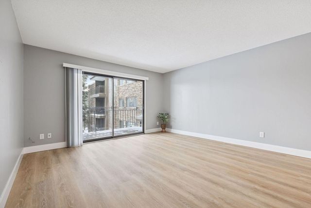 4120 Parklawn Avenue 228, Edina, MN 55435