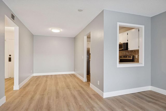 4120 Parklawn Avenue 228, Edina, MN 55435