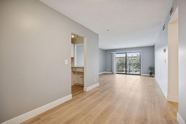 4120 Parklawn Avenue 228, Edina, MN 55435