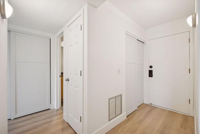 4120 Parklawn Avenue 228, Edina, MN 55435