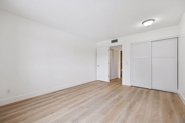 4120 Parklawn Avenue 228, Edina, MN 55435