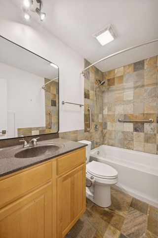 4120 Parklawn Avenue 228, Edina, MN 55435