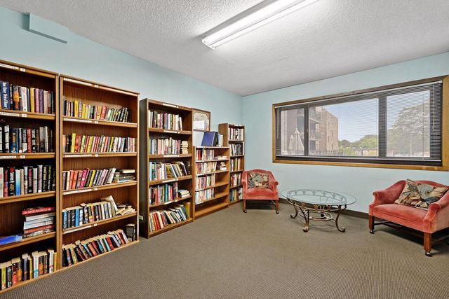 4120 Parklawn Avenue 228, Edina, MN 55435