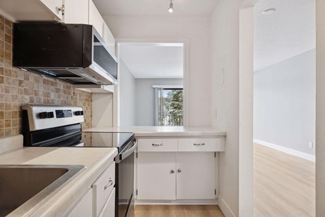 4120 Parklawn Avenue 228, Edina, MN 55435