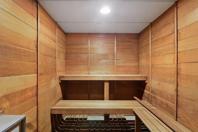 4120 Parklawn Avenue 228, Edina, MN 55435