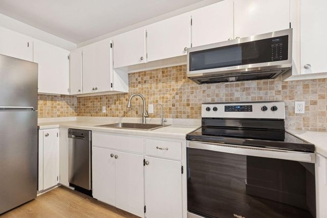 4120 Parklawn Avenue 228, Edina, MN 55435