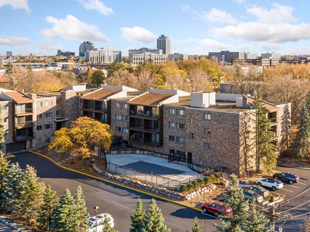 4120 Parklawn Avenue 228, Edina, MN 55435