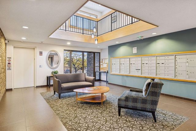 4120 Parklawn Avenue 228, Edina, MN 55435