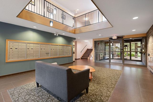 4120 Parklawn Avenue 228, Edina, MN 55435