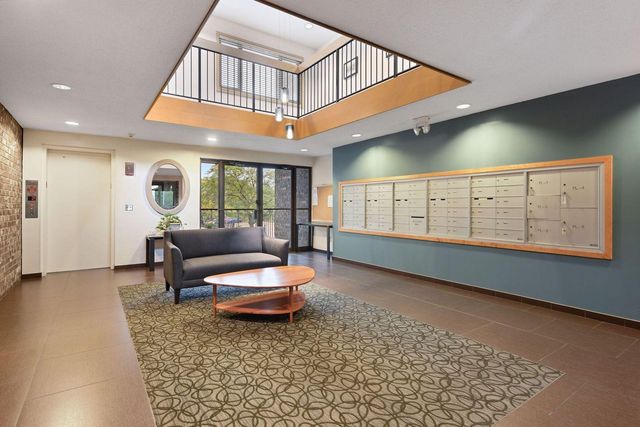 4120 Parklawn Avenue 228, Edina, MN 55435