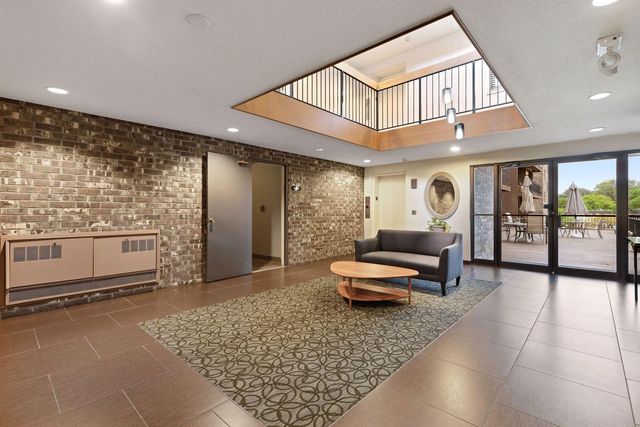 4120 Parklawn Avenue 228, Edina, MN 55435