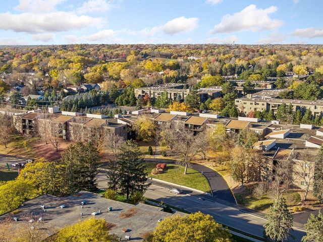4120 Parklawn Avenue 228, Edina, MN 55435