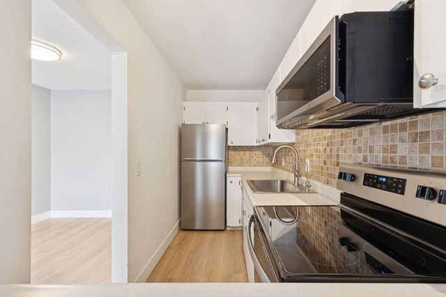 4120 Parklawn Avenue 228, Edina, MN 55435