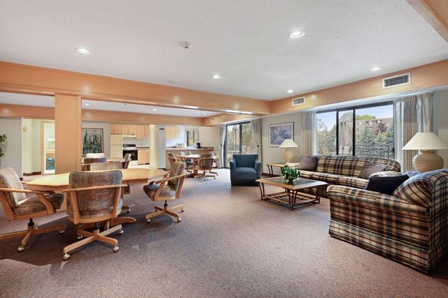 4120 Parklawn Avenue 228, Edina, MN 55435