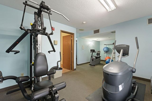 4120 Parklawn Avenue 228, Edina, MN 55435