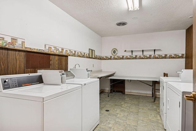 4120 Parklawn Avenue 228, Edina, MN 55435