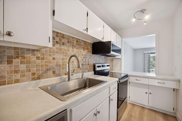 4120 Parklawn Avenue 228, Edina, MN 55435