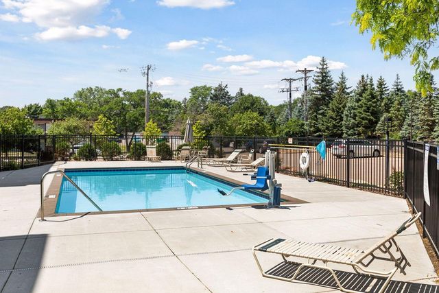 4120 Parklawn Avenue 228, Edina, MN 55435