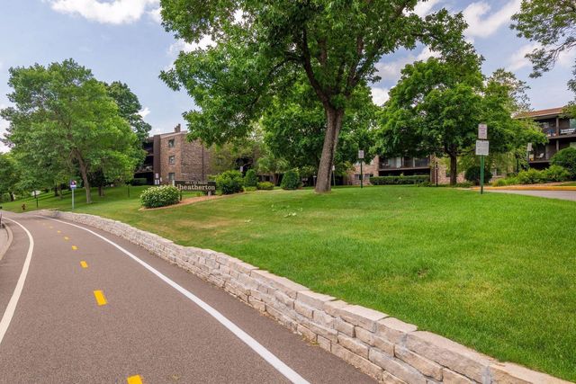 4120 Parklawn Avenue 228, Edina, MN 55435