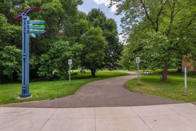 4120 Parklawn Avenue 228, Edina, MN 55435