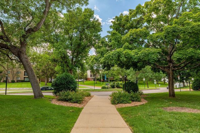 4120 Parklawn Avenue 228, Edina, MN 55435