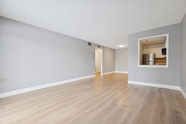 4120 Parklawn Avenue 228, Edina, MN 55435