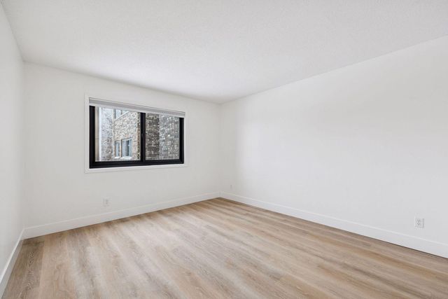 4120 Parklawn Avenue 228, Edina, MN 55435