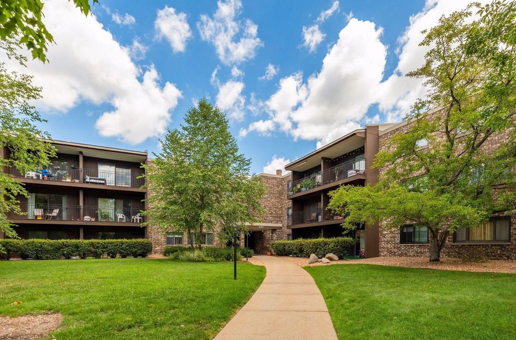 4120 Parklawn Avenue 228, Edina, MN 55435