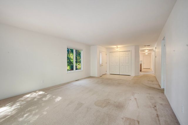 6 Victoria Circle, La Porte, IN 46350