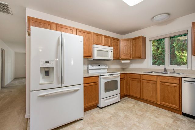 6 Victoria Circle, La Porte, IN 46350