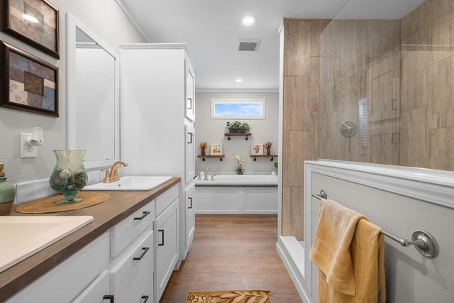 6724 Atakapan Trail, Bedias, TX 77831