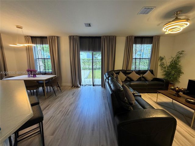 1361 SE 27th Ter, Homestead, FL 33035