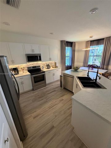 1361 SE 27th Ter, Homestead, FL 33035