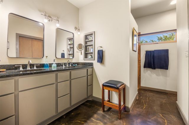 609 Las Colinas DR, Wimberley, TX 78676