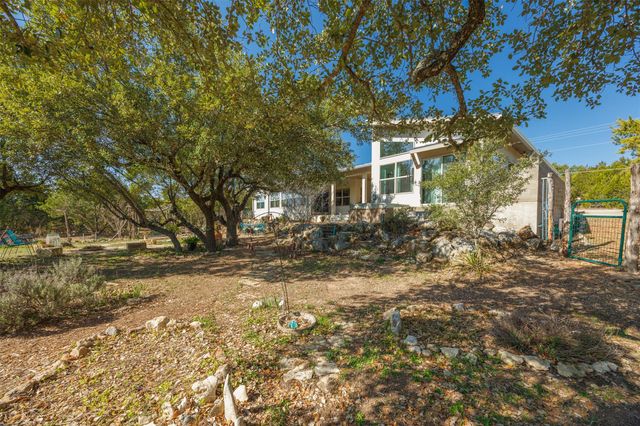 609 Las Colinas DR, Wimberley, TX 78676