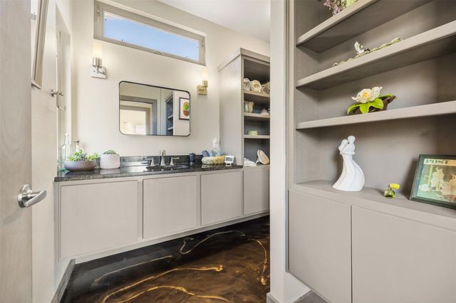 609 Las Colinas DR, Wimberley, TX 78676