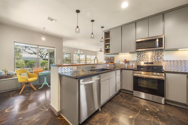 609 Las Colinas DR, Wimberley, TX 78676