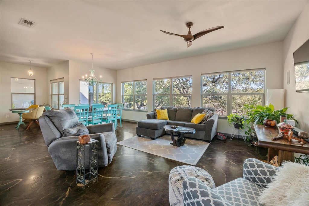 609 Las Colinas DR, Wimberley, TX 78676