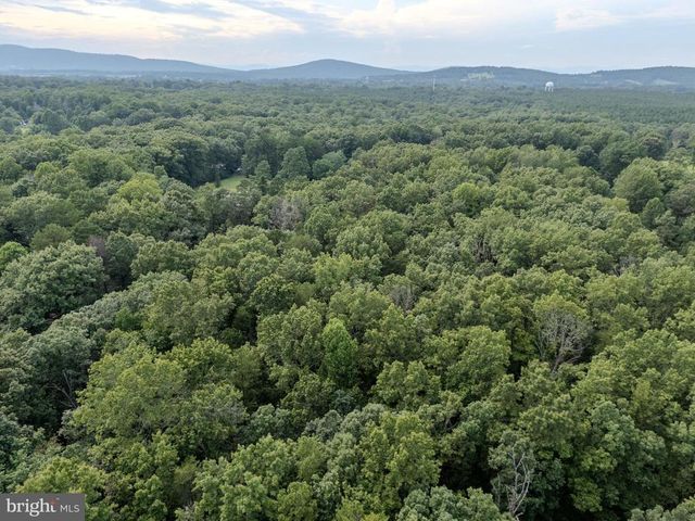 15 HANBACK RD, Gordonsville, VA 22942