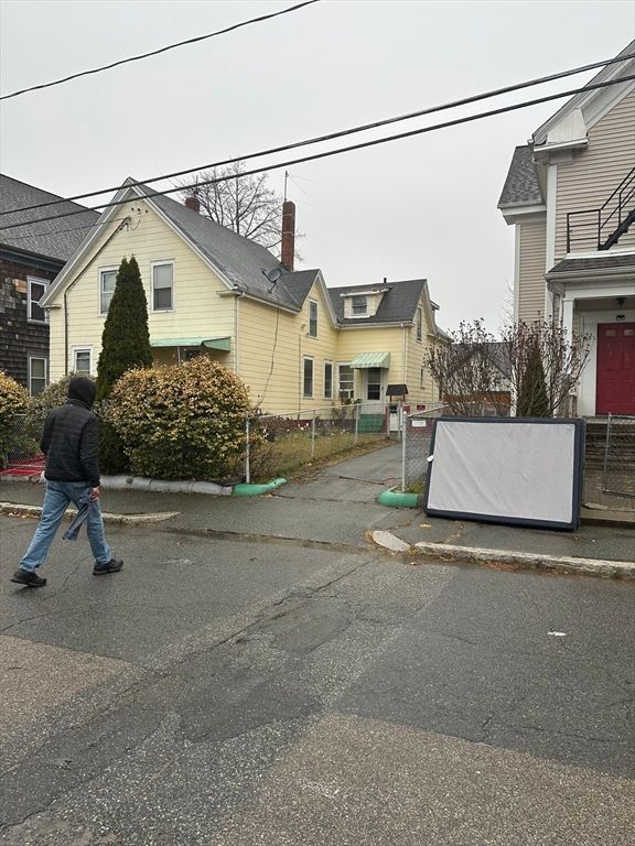 65 Tremont St, Brockton, MA 02301