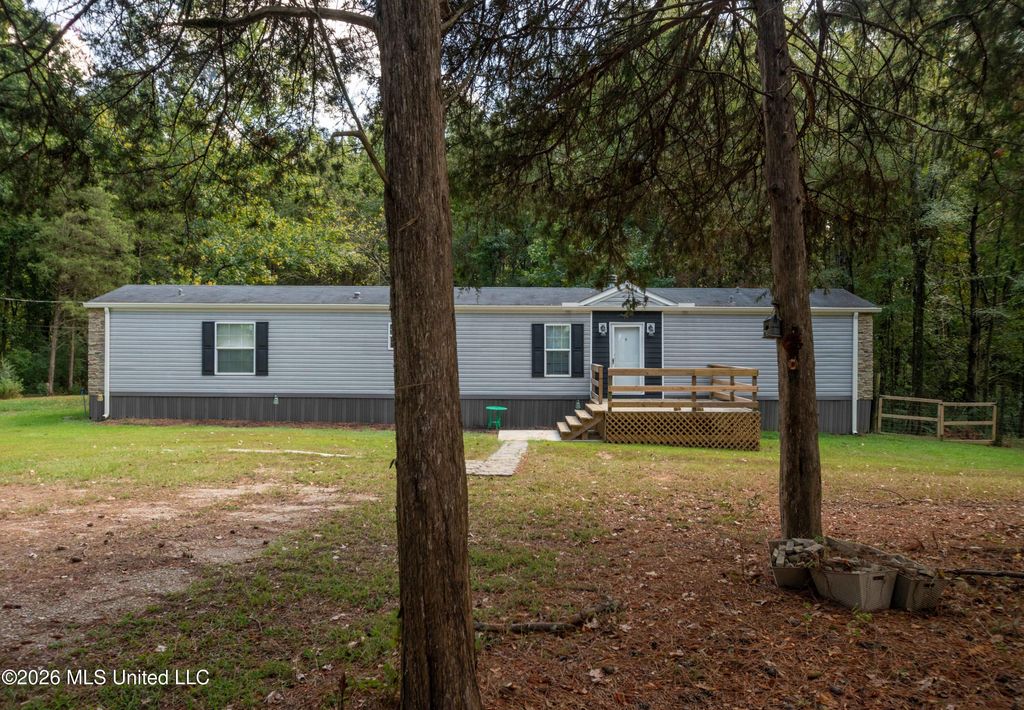 2 Valley View Road, Byhalia, MS 38611 — exterior