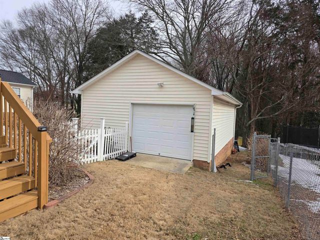 104 Burdock Way, Simpsonville, SC 29681