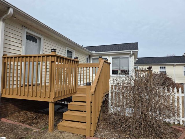 104 Burdock Way, Simpsonville, SC 29681