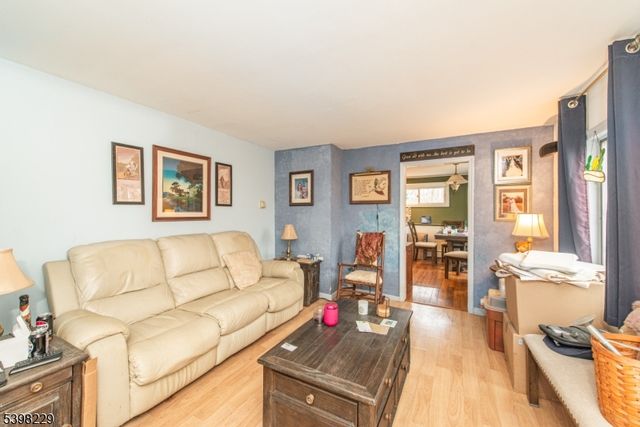 15 Cherry St, Newton Town, NJ 07860