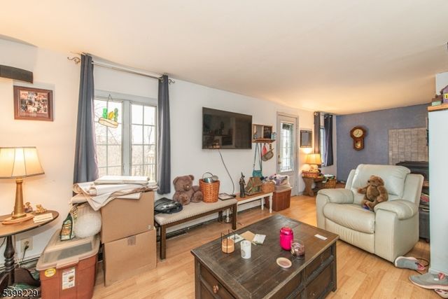 15 Cherry St, Newton Town, NJ 07860